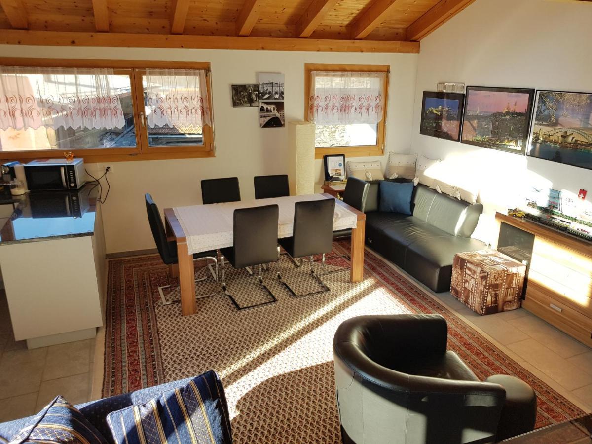 Neuwertige 3 ½ Zimmer-wohnung In Zillis/andeer Appartement